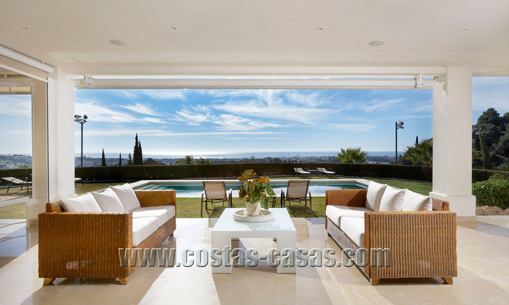 Villa de lujo en venta en una parte privilegiada de Marbella - Benahavís con vistas al mar 30364