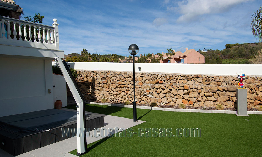 Villa moderna espaciosa, totalmente renovada en venta en Nueva Andalucía, Marbella 30147