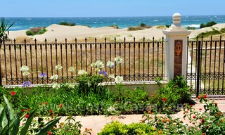 ¡Oportunidad! ¡Venta urgente! Apartamento exclusivo en primera línea de playa a la venta en Marbella 8411 