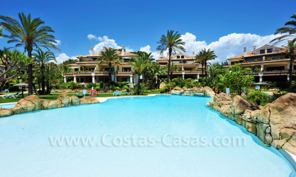 ¡Oportunidad! ¡Venta urgente! Apartamento exclusivo en primera línea de playa a la venta en Marbella 8416