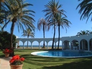 Villa en primera linea de playa - Marbella - Costa del Sol