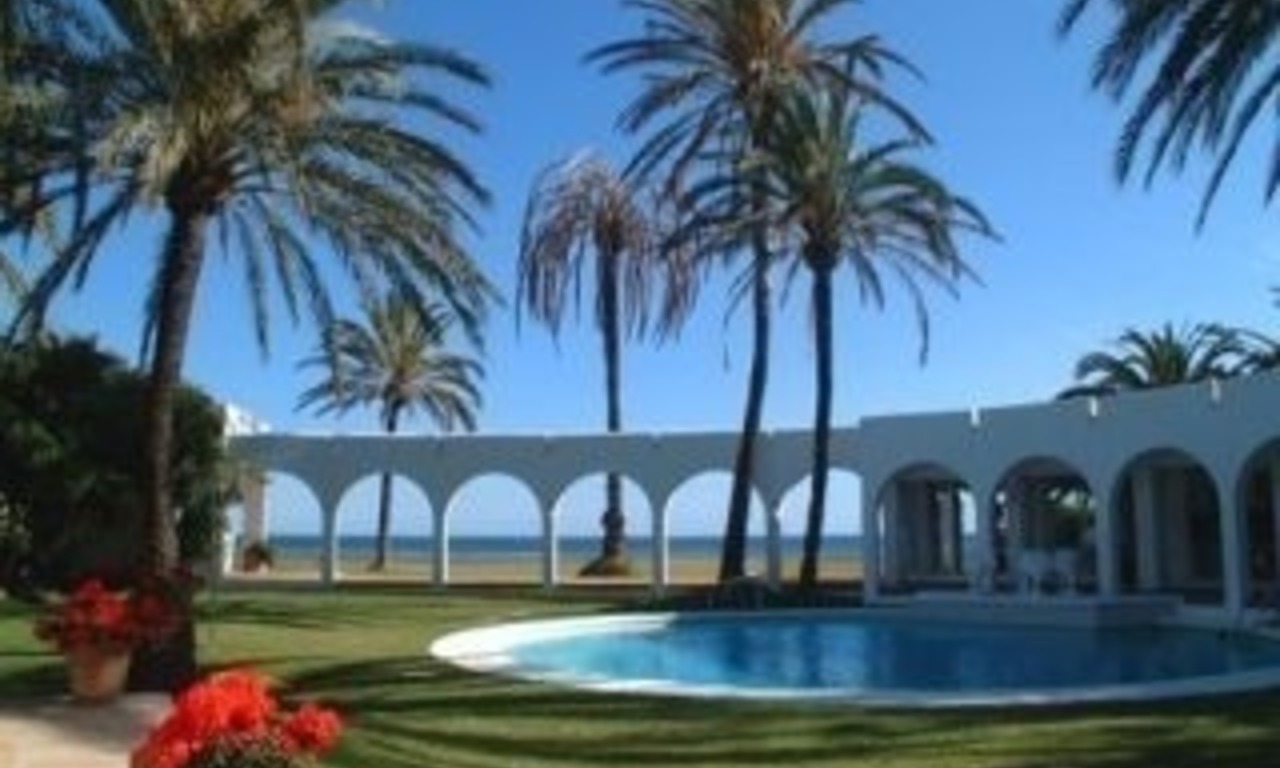 Villa en primera linea de playa - Marbella - Costa del Sol 0