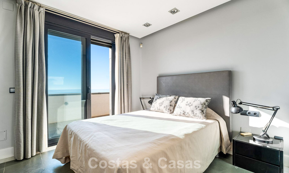 Villa moderna lista para entrar a vivir en venta con impresionantes vistas al mar, al este del centro de Marbella 787810