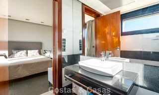 Villa moderna lista para entrar a vivir en venta con impresionantes vistas al mar, al este del centro de Marbella 787811 