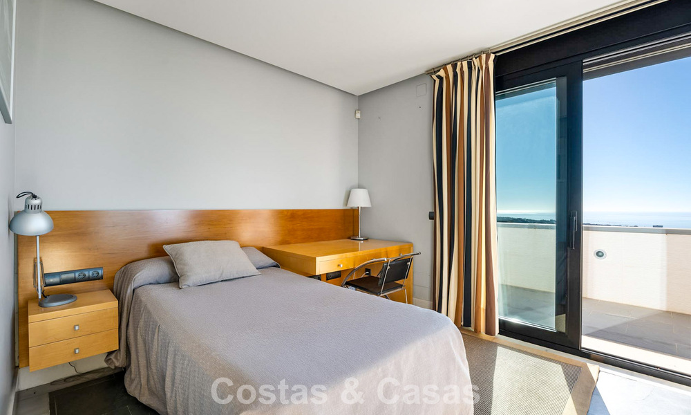 Villa moderna lista para entrar a vivir en venta con impresionantes vistas al mar, al este del centro de Marbella 787815