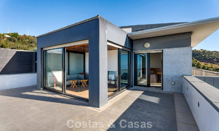 Villa moderna lista para entrar a vivir en venta con impresionantes vistas al mar, al este del centro de Marbella 787816 