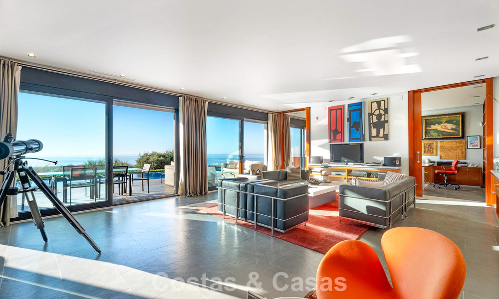Villa moderna lista para entrar a vivir en venta con impresionantes vistas al mar, al este del centro de Marbella 787819