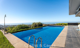 Villa moderna lista para entrar a vivir en venta con impresionantes vistas al mar, al este del centro de Marbella 787821 