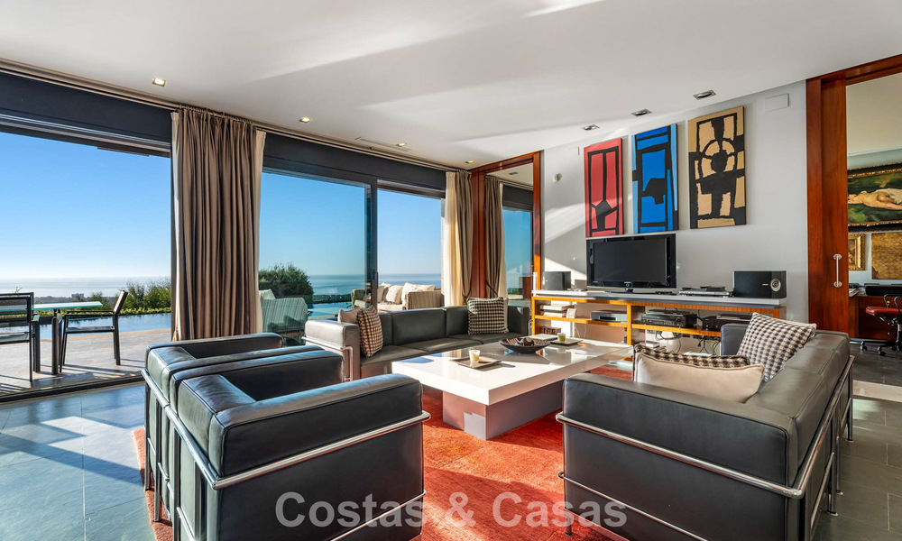 Villa moderna lista para entrar a vivir en venta con impresionantes vistas al mar, al este del centro de Marbella 787823