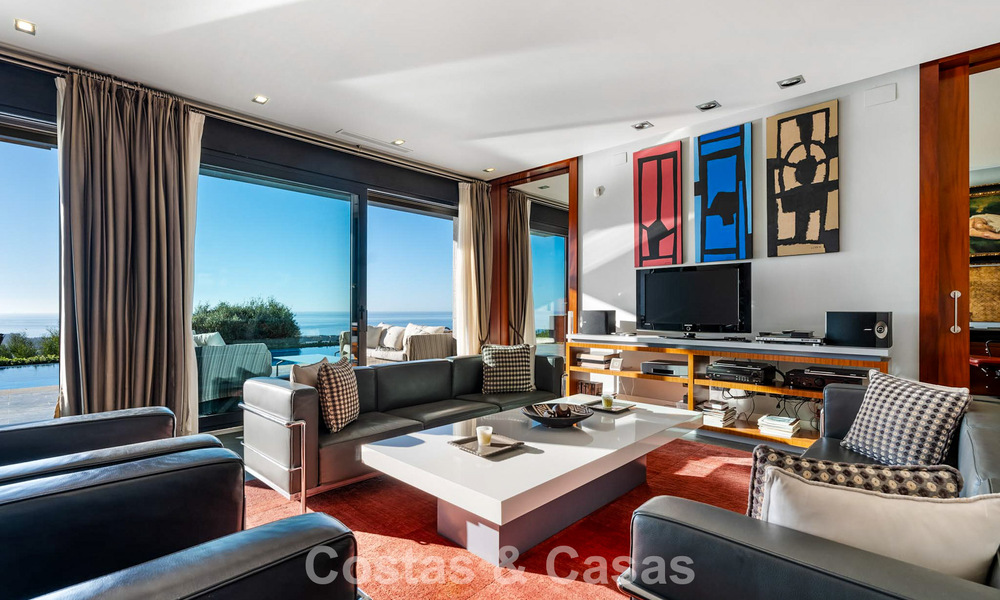 Villa moderna lista para entrar a vivir en venta con impresionantes vistas al mar, al este del centro de Marbella 787824