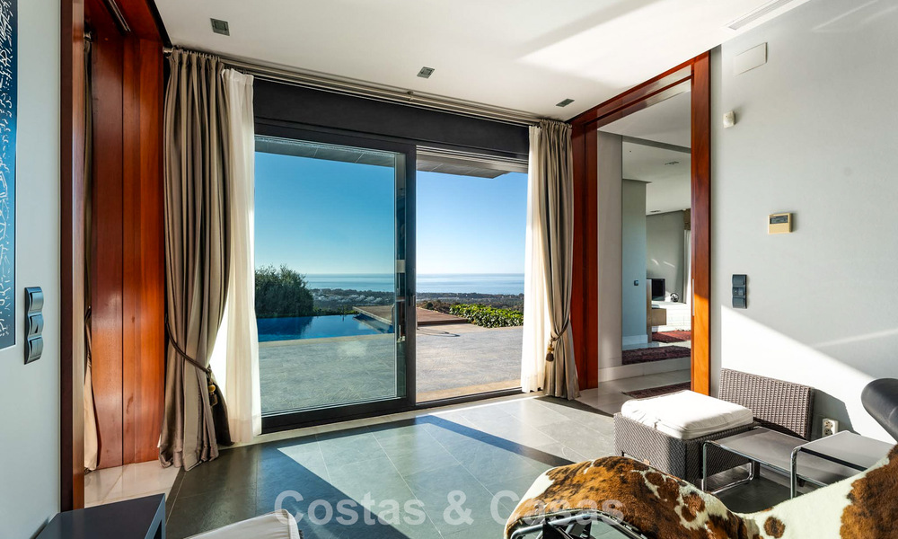 Villa moderna lista para entrar a vivir en venta con impresionantes vistas al mar, al este del centro de Marbella 787828