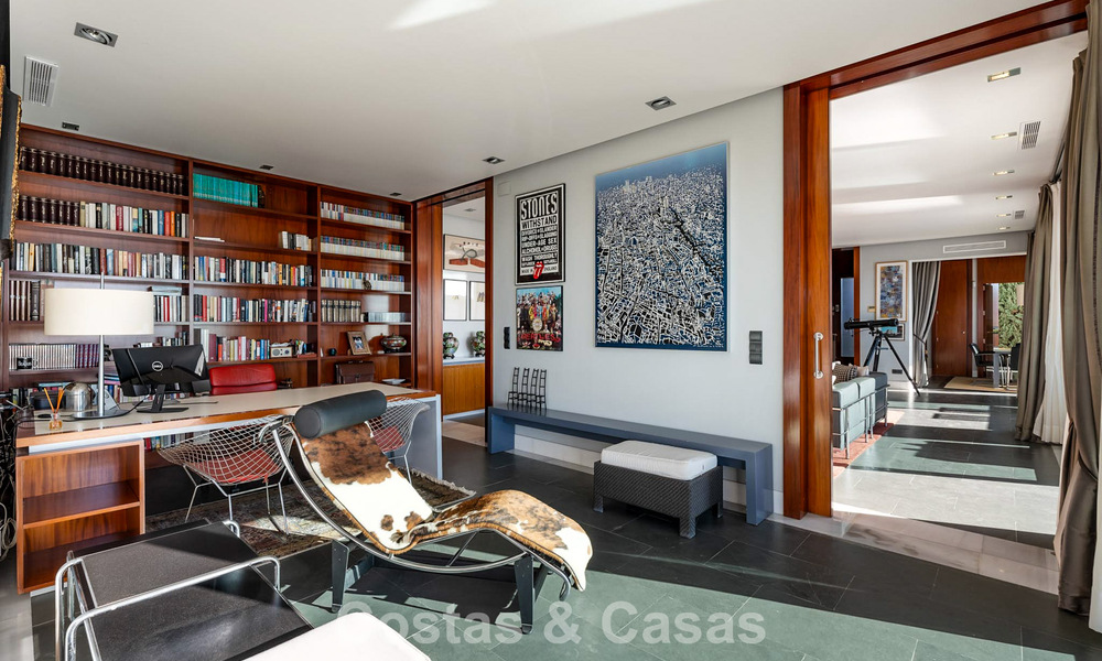 Villa moderna lista para entrar a vivir en venta con impresionantes vistas al mar, al este del centro de Marbella 787829