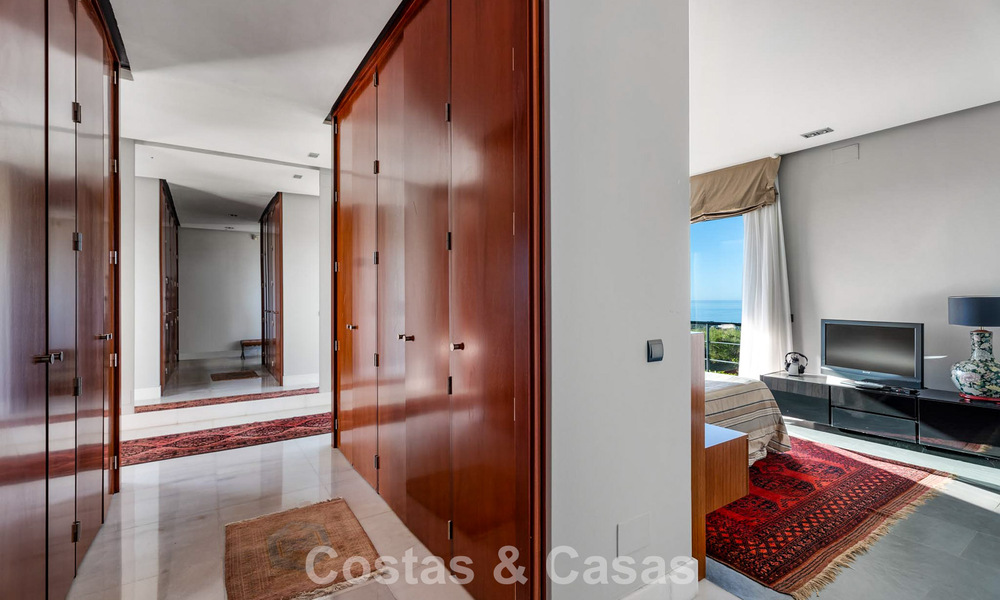 Villa moderna lista para entrar a vivir en venta con impresionantes vistas al mar, al este del centro de Marbella 787831