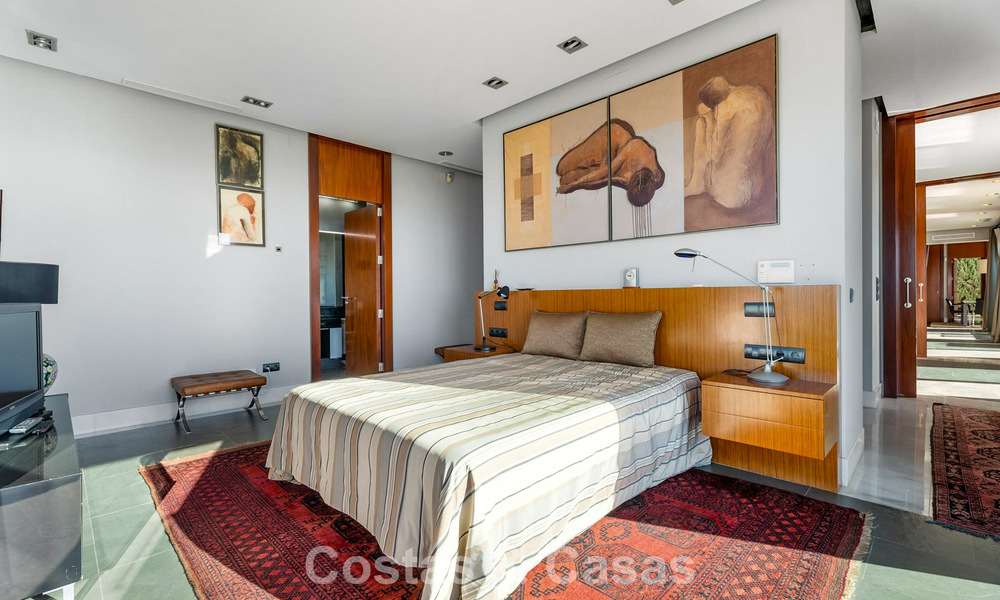 Villa moderna lista para entrar a vivir en venta con impresionantes vistas al mar, al este del centro de Marbella 787834