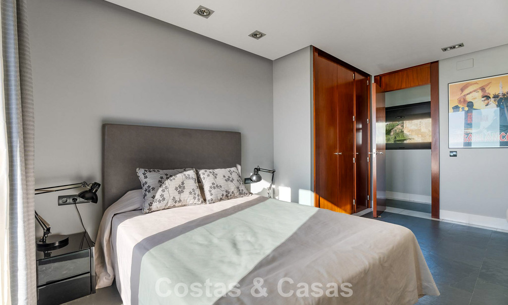 Villa moderna lista para entrar a vivir en venta con impresionantes vistas al mar, al este del centro de Marbella 787835