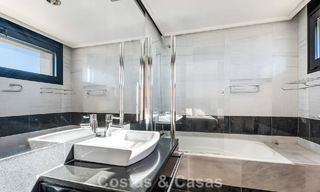 Villa moderna lista para entrar a vivir en venta con impresionantes vistas al mar, al este del centro de Marbella 787836 