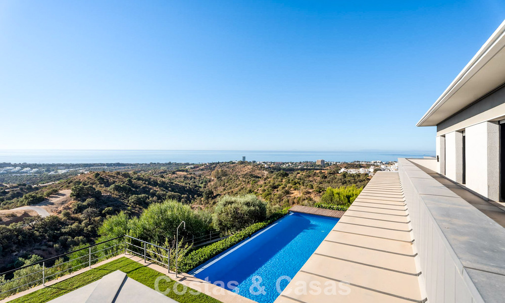 Villa moderna lista para entrar a vivir en venta con impresionantes vistas al mar, al este del centro de Marbella 787837