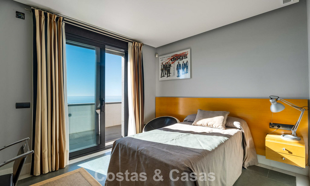 Villa moderna lista para entrar a vivir en venta con impresionantes vistas al mar, al este del centro de Marbella 787838