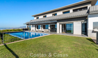 Villa moderna lista para entrar a vivir en venta con impresionantes vistas al mar, al este del centro de Marbella 787848 