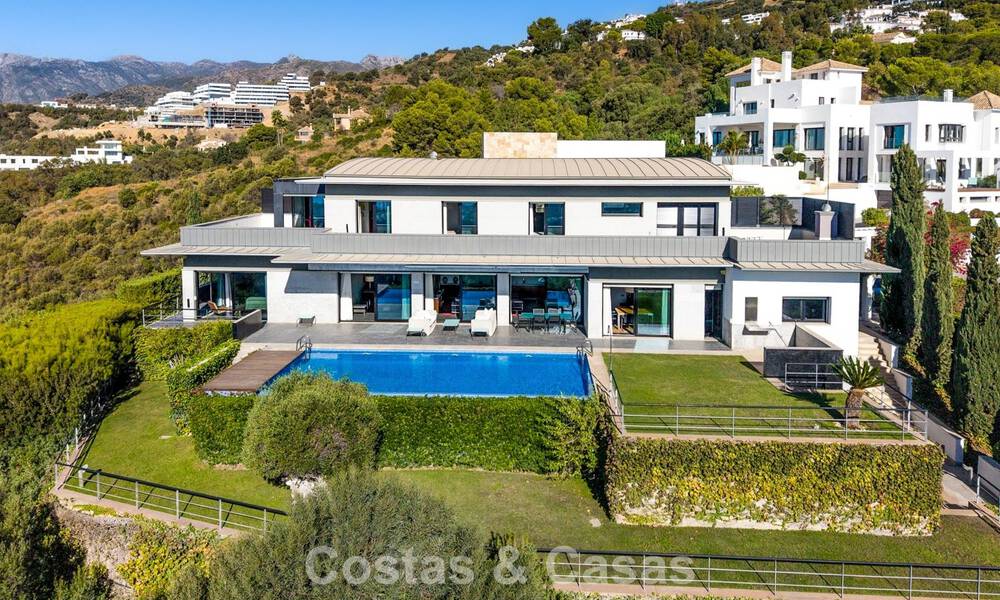 Villa moderna lista para entrar a vivir en venta con impresionantes vistas al mar, al este del centro de Marbella 787852