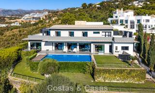 Villa moderna lista para entrar a vivir en venta con impresionantes vistas al mar, al este del centro de Marbella 787852 