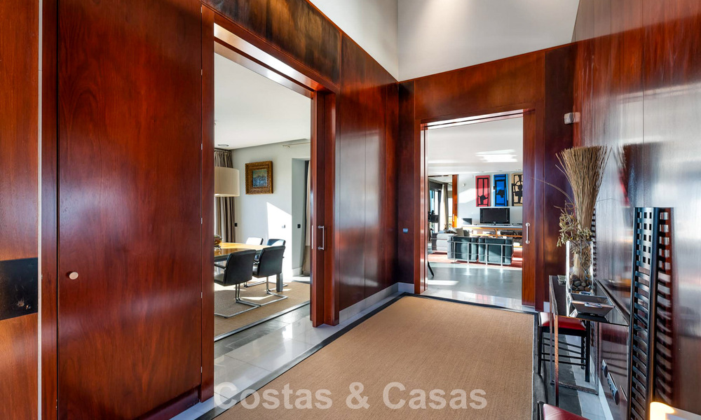 Villa moderna lista para entrar a vivir en venta con impresionantes vistas al mar, al este del centro de Marbella 787856