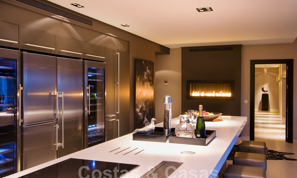 Impresionante villa de lujo contemporáneo con apartamento de invitados en venta en el Valle del Golf de Nueva Andalucía, Marbella 22599