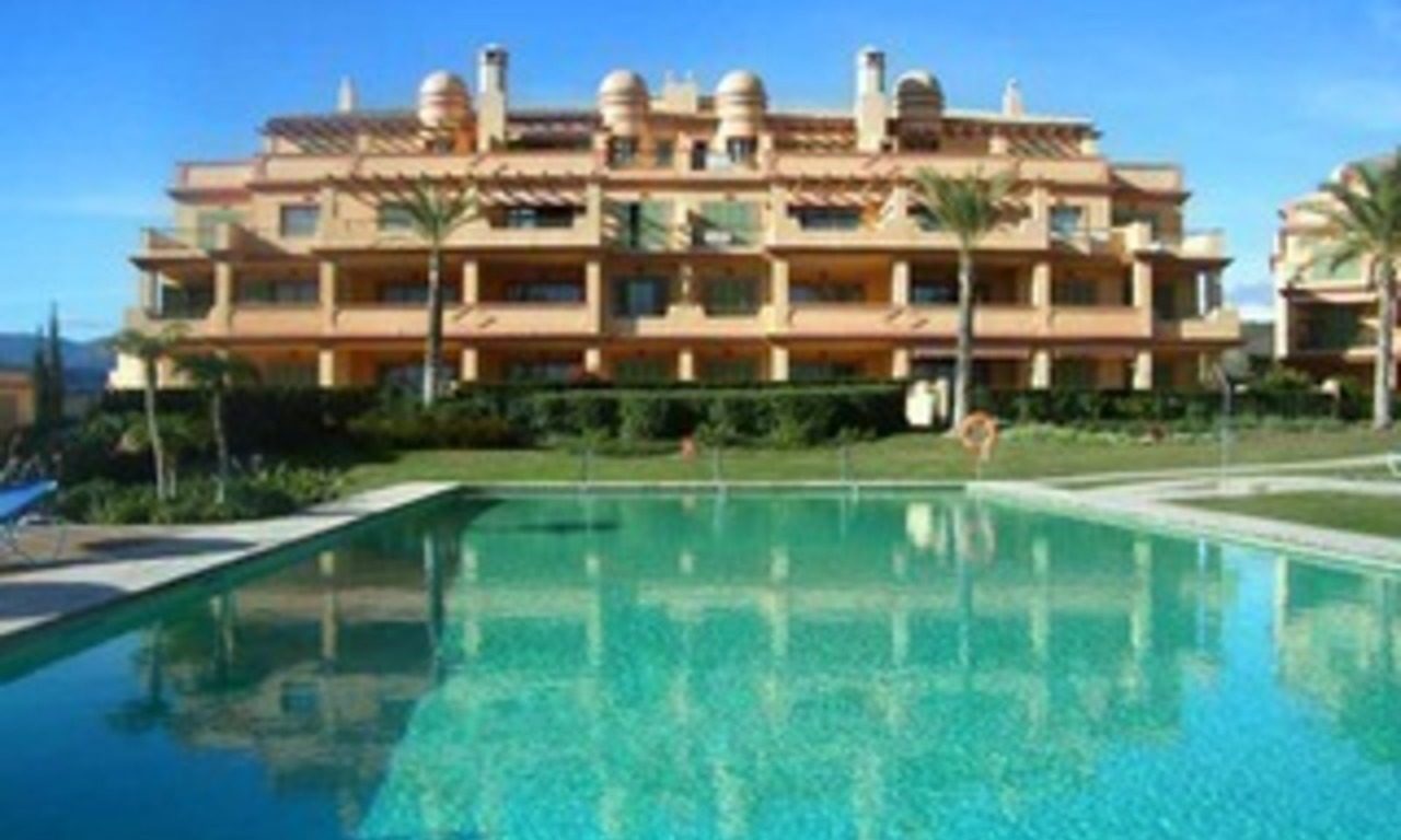Apartamento en campo de golf en el Four Seasons, Benahavis, Marbella, Estepona 0