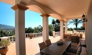 Espaciosa villa de lujo en venta, en el centro del valle del golf de Nueva Andalucia en Marbella 2