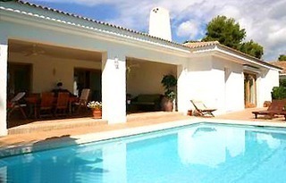 Villa en venta, cerca de la playa, Los Monteros, Marbella