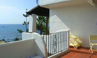 Exclusivos apartamentos en venta en primera línea de playa en Puente Romano, Milla de Oro, Marbella 2