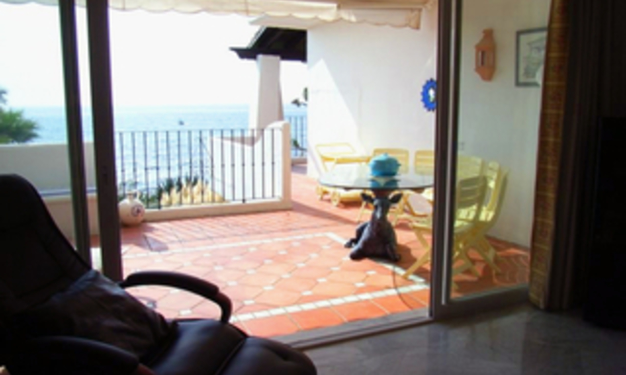 Exclusivos apartamentos en venta en primera línea de playa en Puente Romano, Milla de Oro, Marbella 3