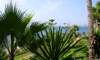 Exclusivos apartamentos en venta en primera línea de playa en Puente Romano, Milla de Oro, Marbella 1