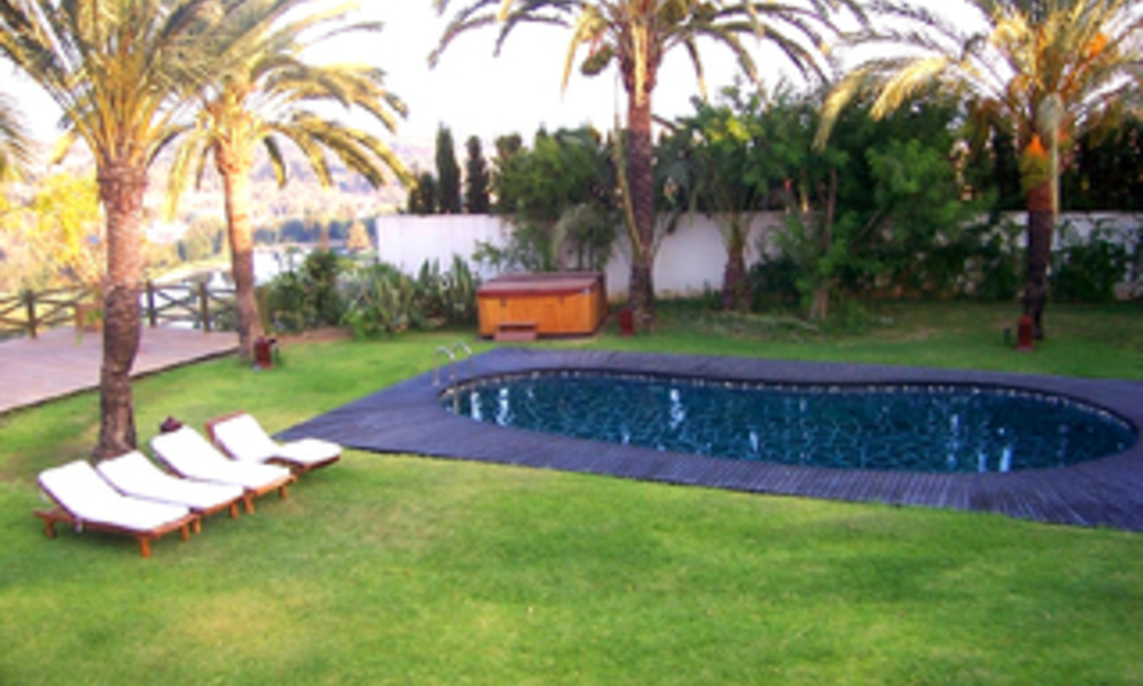 villa en venta en venta en urbanizacion privada, Marbella este 4