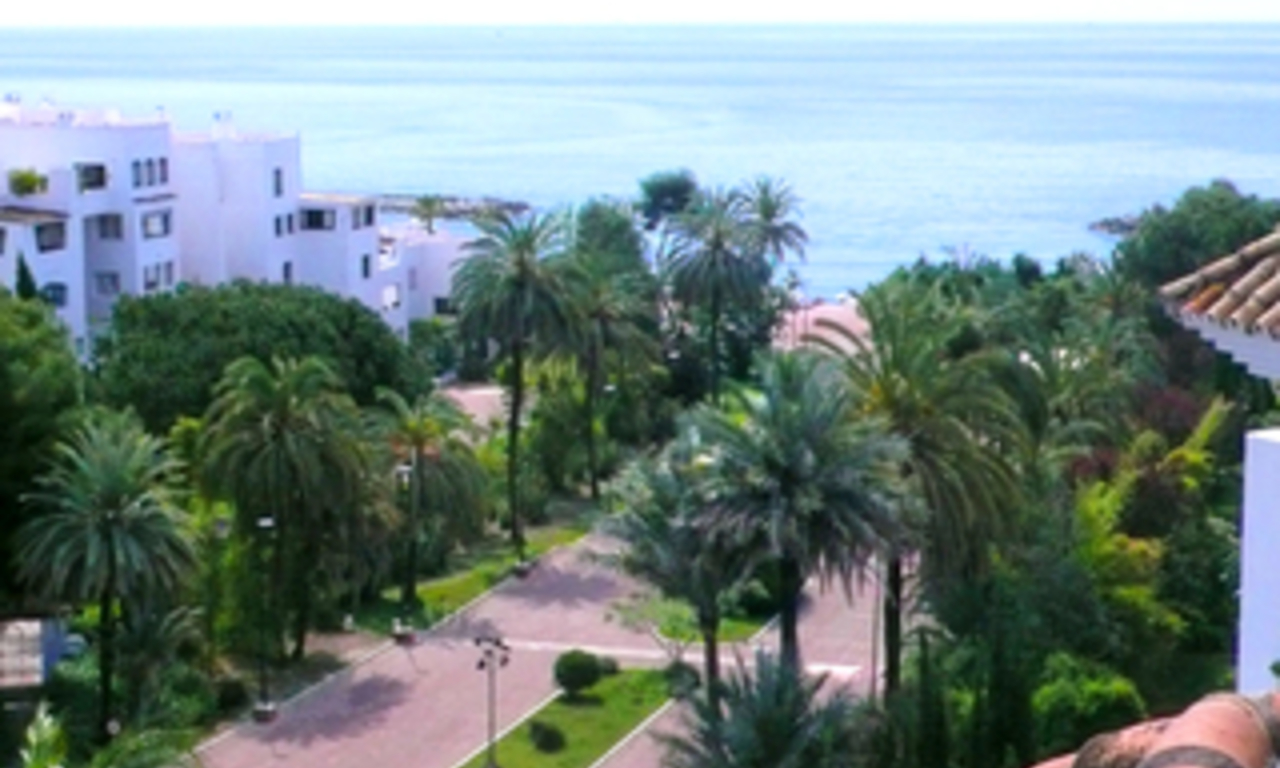 Ático apartamento del lado de la playa en venta en Puerto Banús – Marbella 0
