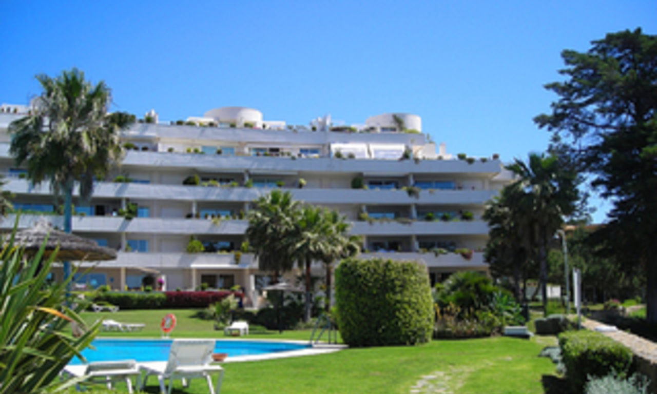 Apartamento en primera línea de playa en venta, entre Marbella y Estepona 4