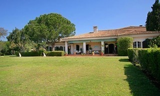Villa mansión en venta en primera línea del Golf Valderrama, Sotogrande 4