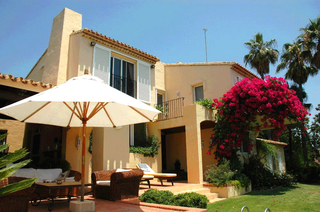 Villa con 2 casa de invitados en venta – Marbella – Benahavis