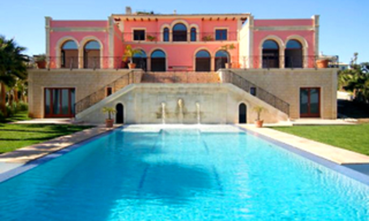 Villa en venta situada en un campo de golf, Marbella – Benahavis 0