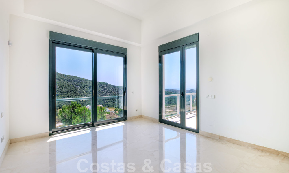 En Venta: Villa en el Country Club en Marbella - Benahavis con vistas al mar 25974