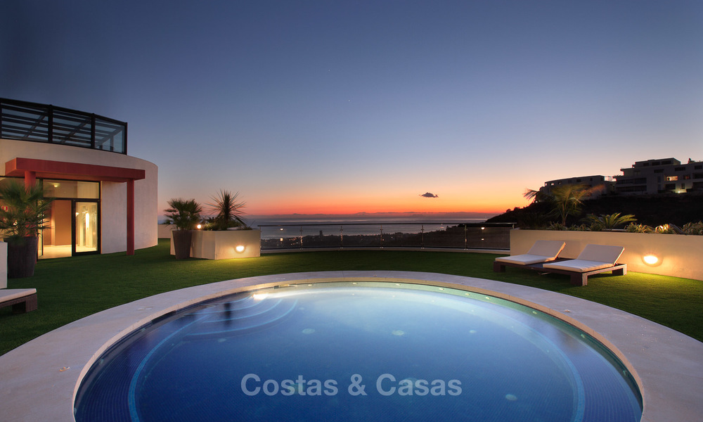 En venta: Apartamento de lujo en Marbella con vistas al mar espectacular 27405