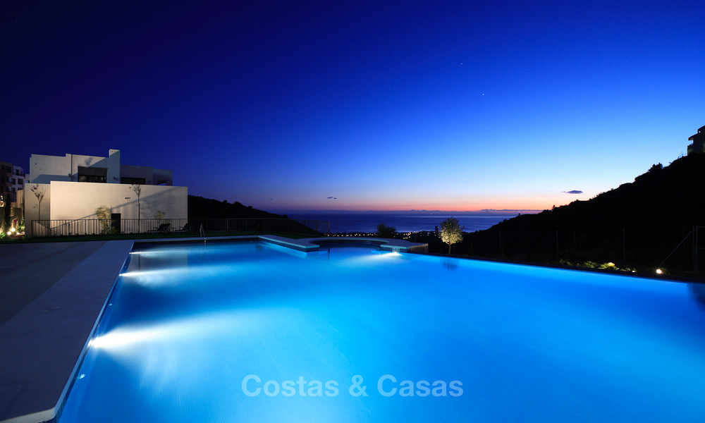 En venta: Apartamento de lujo en Marbella con vistas al mar espectacular 27406