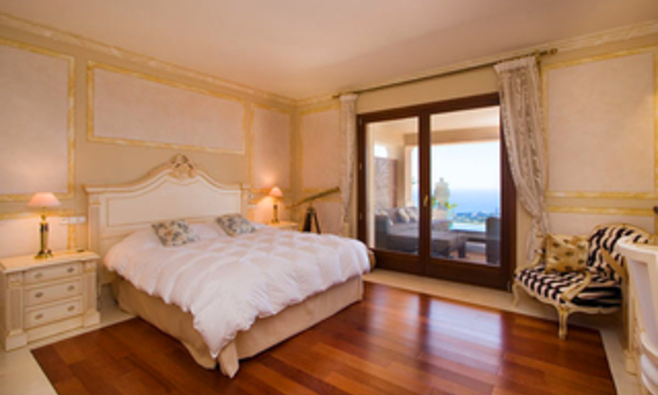 Villa de lujo recién construida en venta en Marbella Este. 9