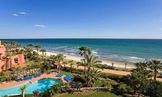 Apartamento ático en primera línea de playa en venta, Nueva Milla de Oro, Marbella – Benahavis 0