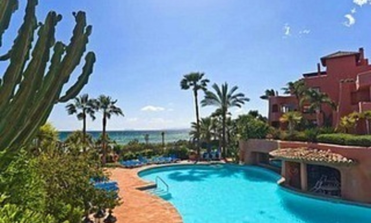 Apartamento ático en primera línea de playa en venta, Nueva Milla de Oro, Marbella – Benahavis 3