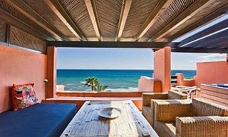 Apartamento ático en primera línea de playa en venta, Nueva Milla de Oro, Marbella – Benahavis 2