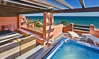 Apartamento ático en primera línea de playa en venta, Nueva Milla de Oro, Marbella – Benahavis 1
