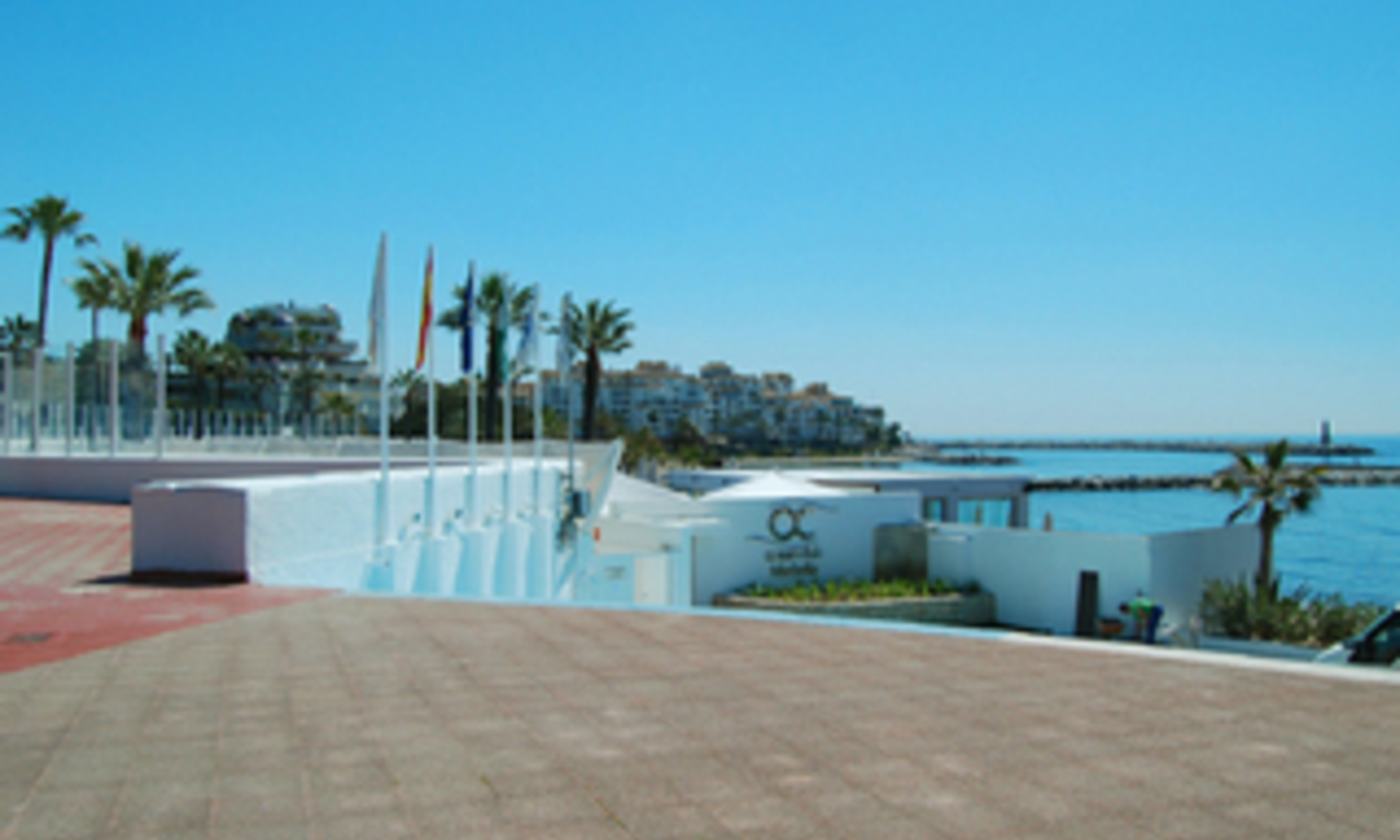 Apartamento cerca de la playa en venta, 2nda línea de playa, Puerto Banús – Marbella 18