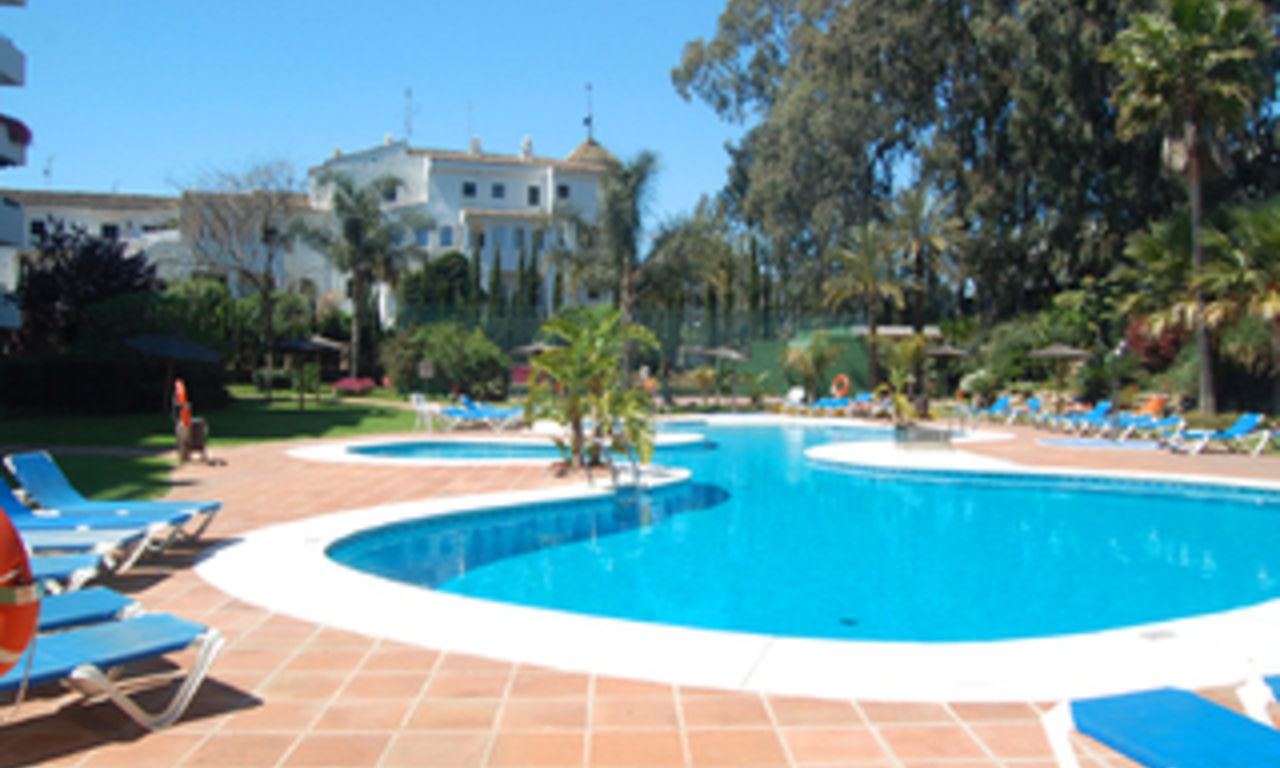 Apartamento cerca de la playa en venta, 2nda línea de playa, Puerto Banús – Marbella 6