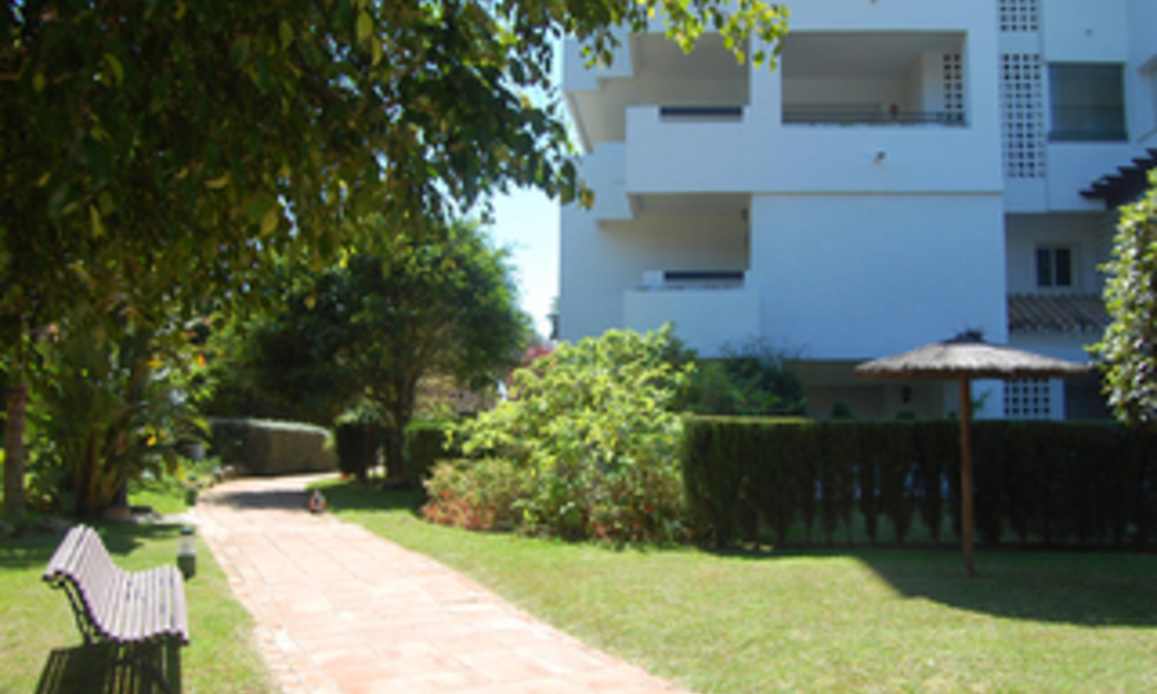 Apartamento cerca de la playa en venta, 2nda línea de playa, Puerto Banús – Marbella 4